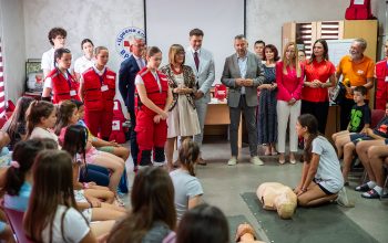 Посета деци у Одмаралишту Црвеног крста на Вршачком брегу